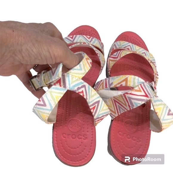 Crocs Leigh Fabric Multicolor Geometric Ankle Strap Platform Wedge Sandal Size 9 - Picture 5 of 13